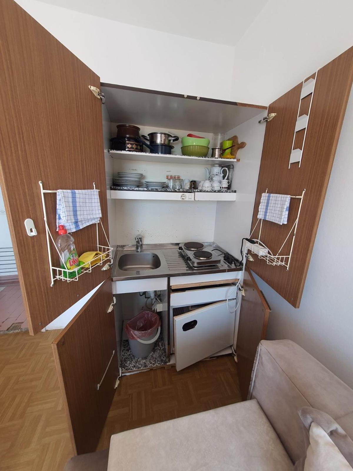 Apartments Andjus Светі-Стефан Екстер'єр фото